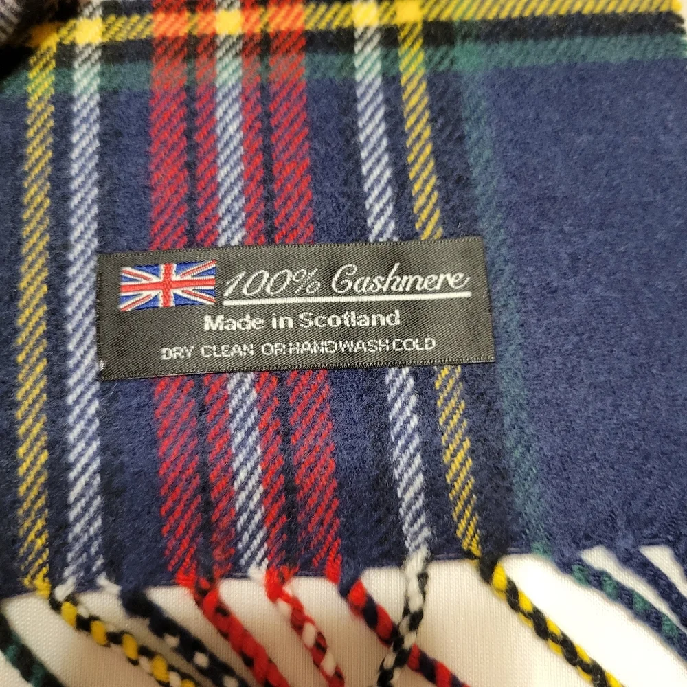 100% Cashmere Plaid Scarf in Navy and Red
